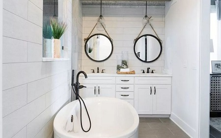 Beach bathroom with modern touches