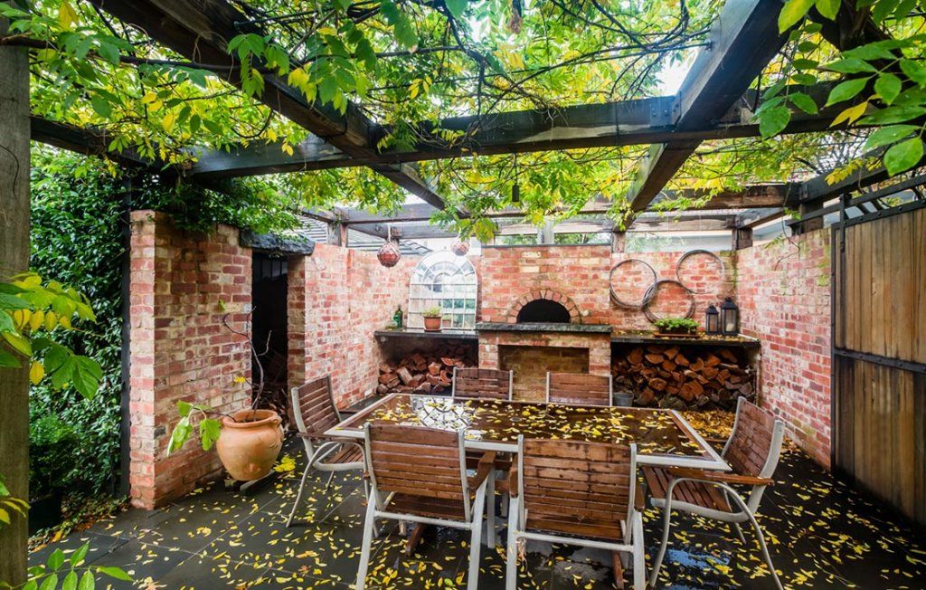 Beautiful-patio-design-under-pergola