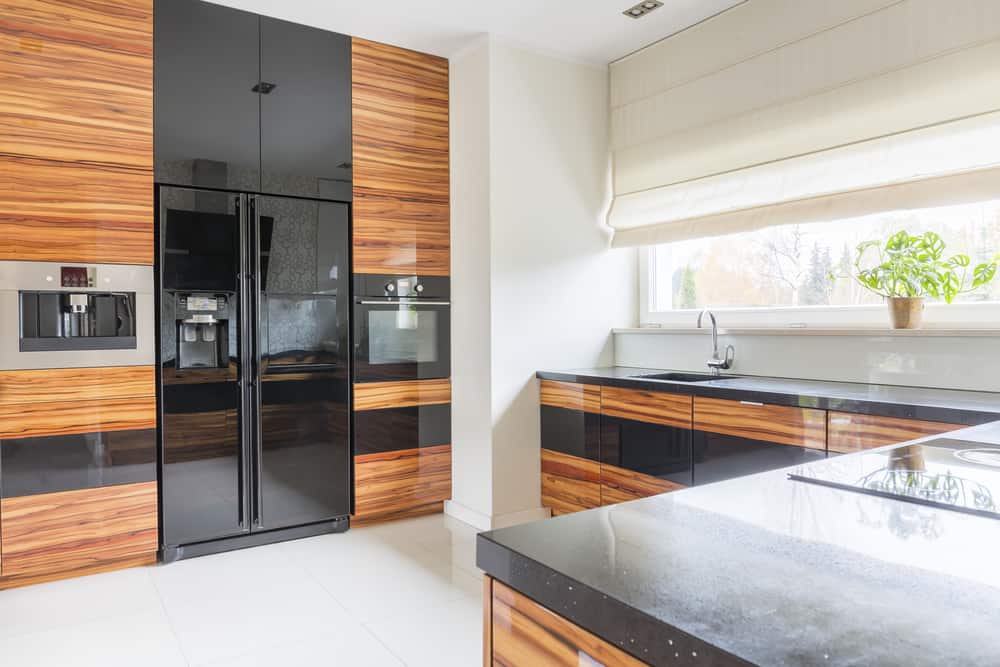 Black-and-wood-modern-kitchen-ideas