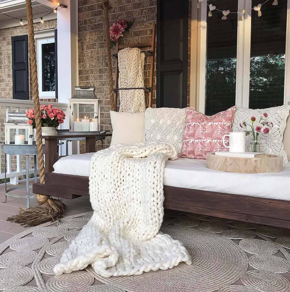 Farmhouse-style-porch-decorating-ideas-22-1-kindesign