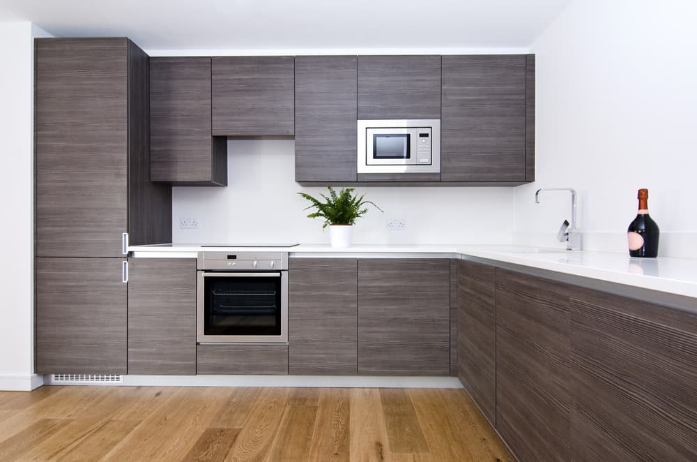 Flushed-pull-handles-modern-kitchen-ideas