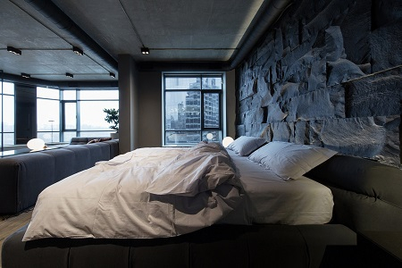 Picturesque apartment design with dark masculine interior 3