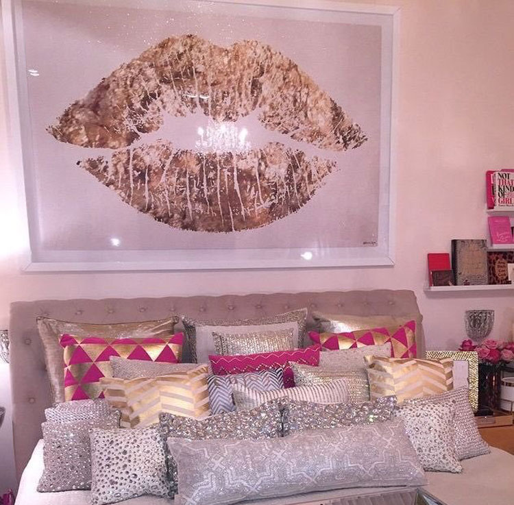 Pink-bedroom-with-glossy-statement-art-and-a-cute-bed