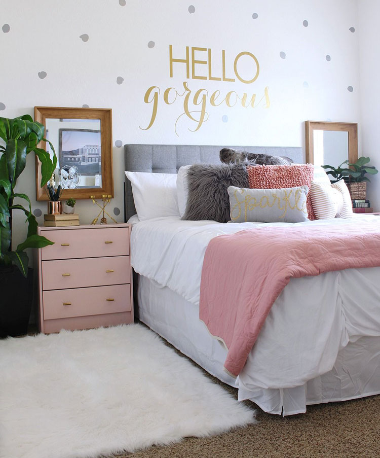 Pink-and-grey-bedroom-with-gold-wall-sticker