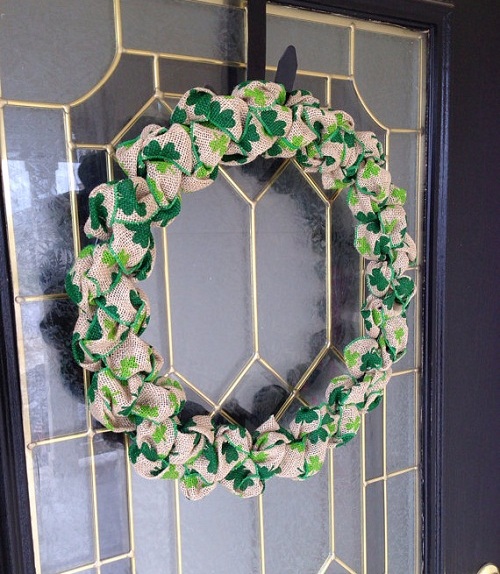 Shamrock-burlap-wreath-by-how-to-make-a-burlap-wreath