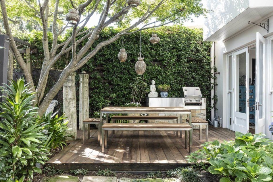 Small-deck-for-outdoor-kitchen