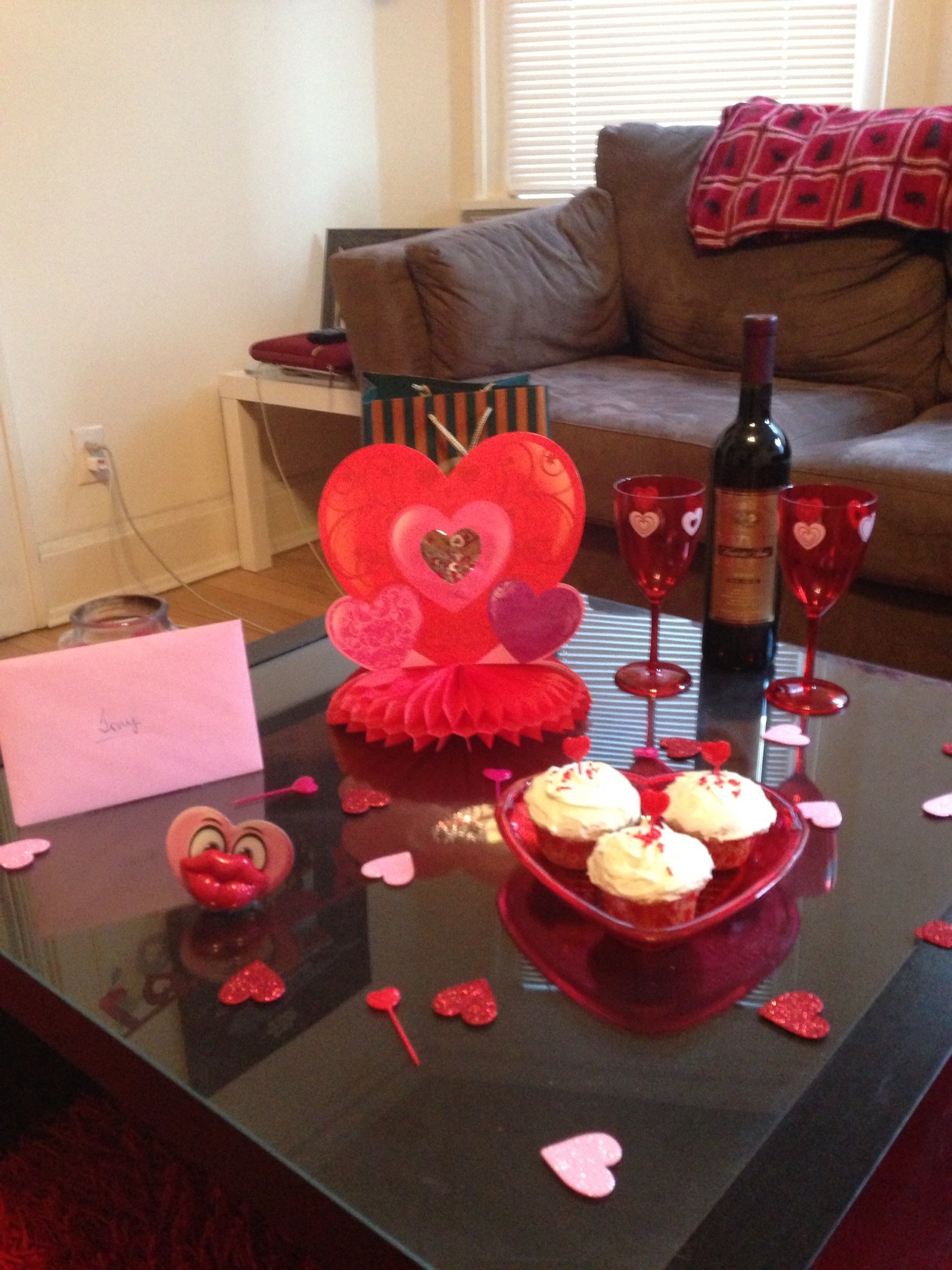 The-majestic-vision_valentines-day-decorations-for-coffee-table