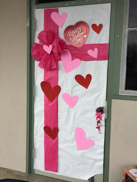 Valentines-day-classroom-door-decor-1