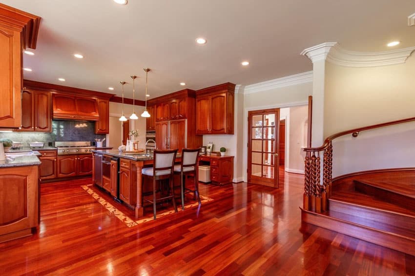 Bright-wood-kitchen-in-luxury-home