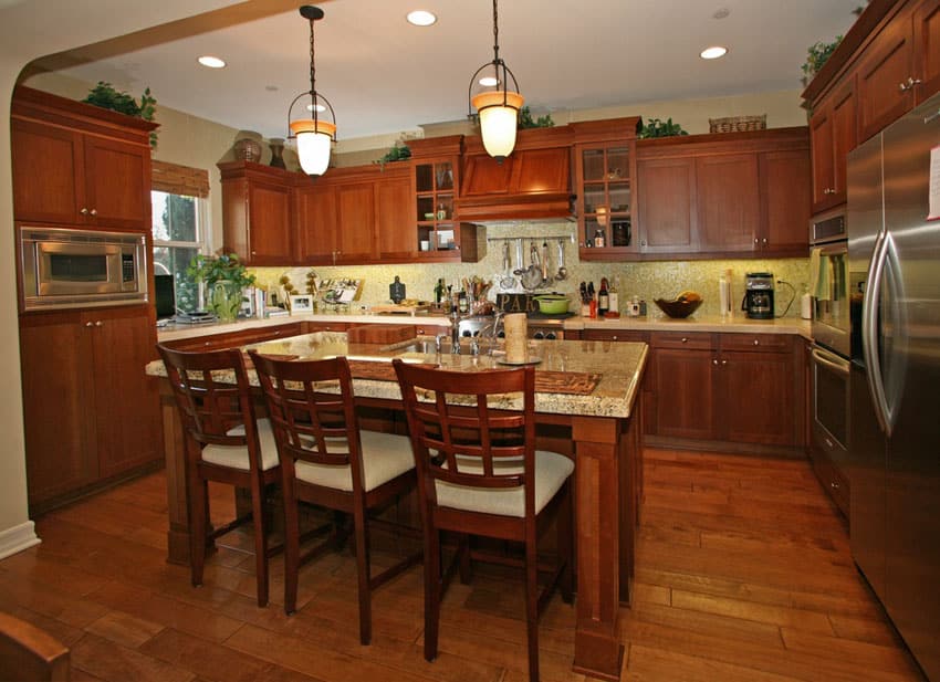 Craftsman-kitchen-with-central-island