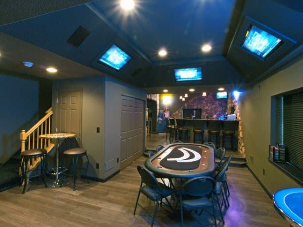 Mens-basement-man-cave-with-poker-table-and-bar-design