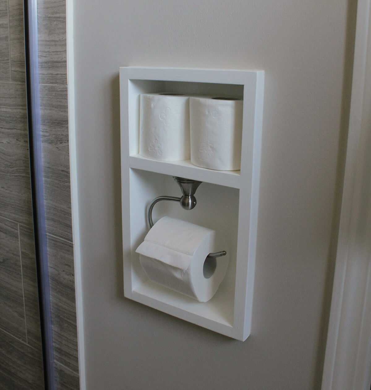 03-built-in-bathroom-shelf-storage-ideas-homebnc