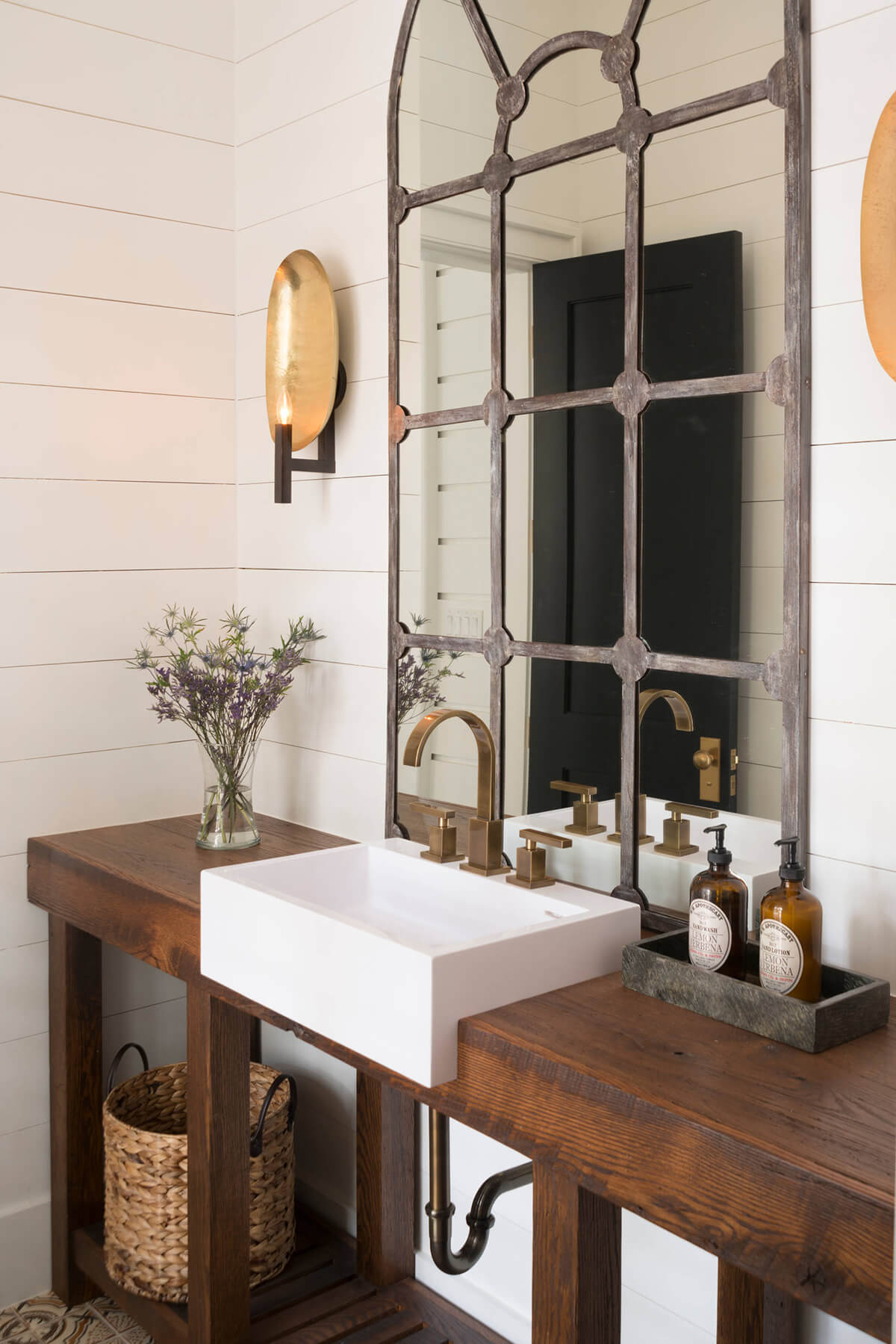 05-farmhouse-mirror-ideas-homebnc