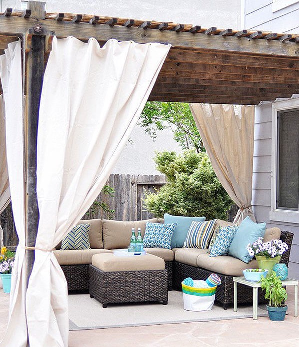 07-outdoor-curtain-ideas-homebnc-1