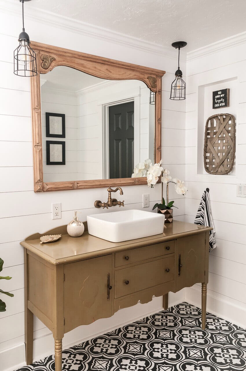 09-farmhouse-mirror-ideas-homebnc