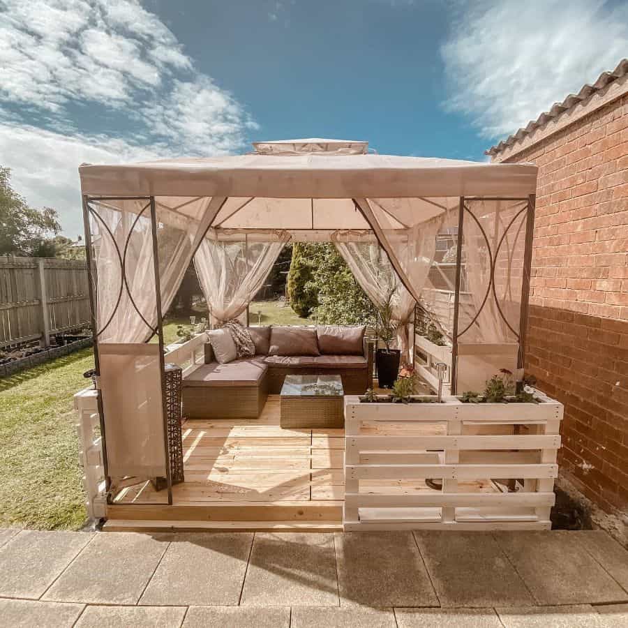 1-backyard-gazebo-ideas-finfuu