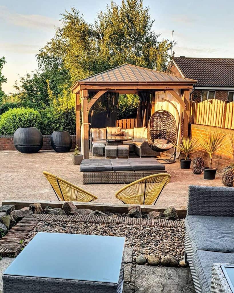 1-backyard-gazebo-ideas-frankie_kys