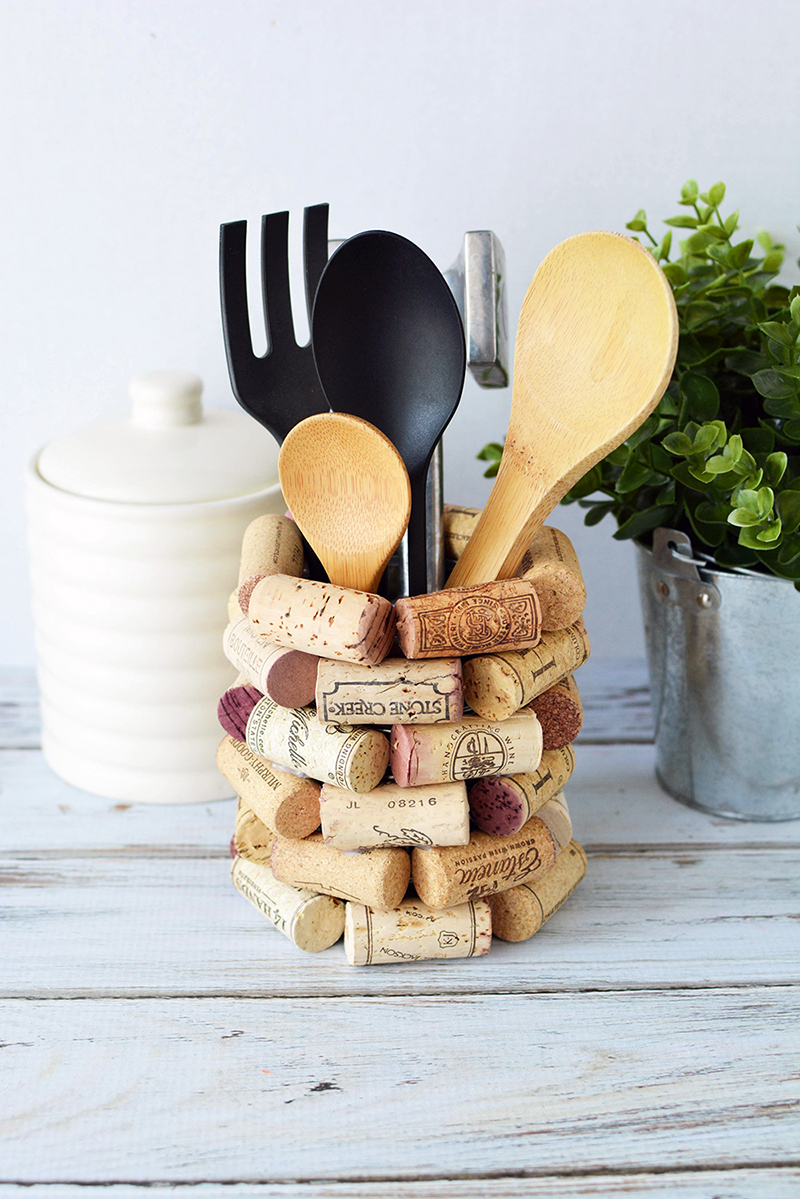 1-cork-wine-utensil-holder