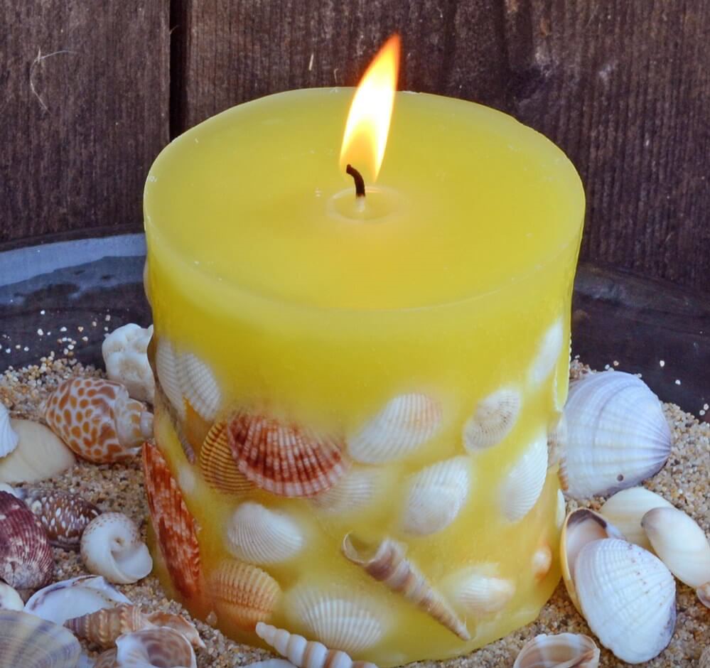 1-d1ecorated-candle-ideas-seashell
