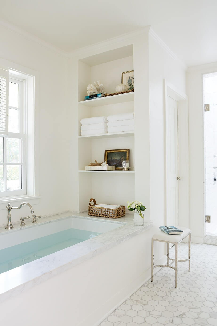 16-built-in-bathroom-shelf-storage-ideas-homebnc