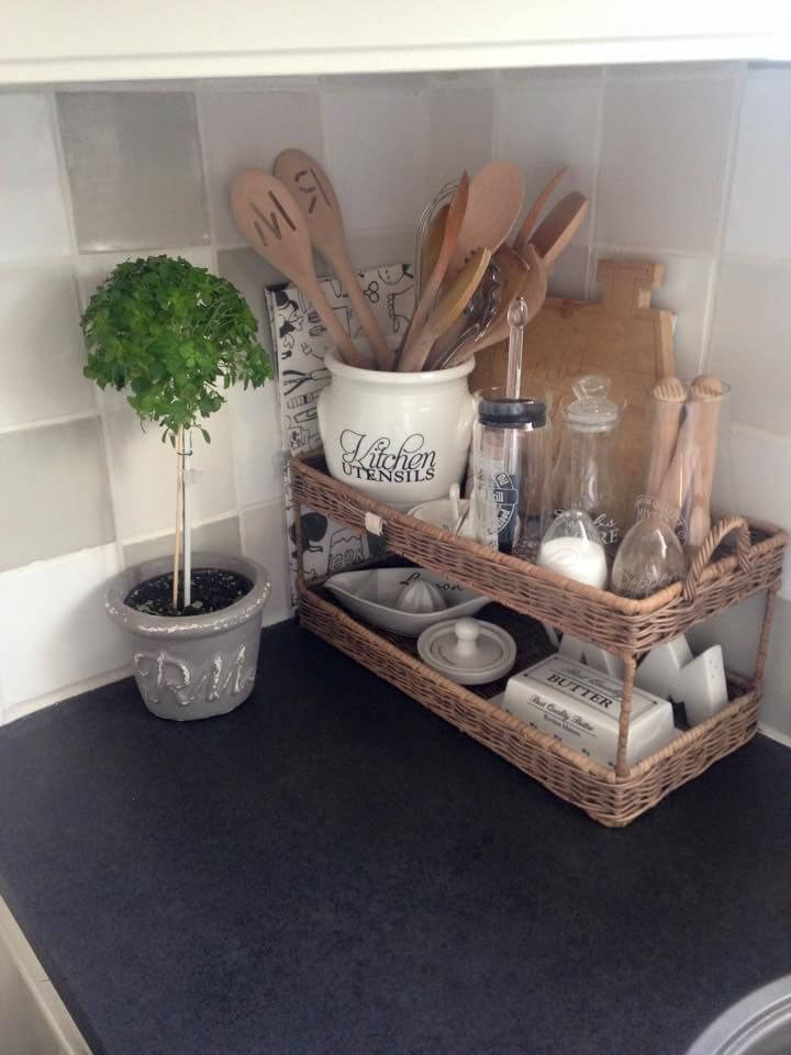 2-03-kitchen-counter-top-organizing-ideas-homebnc