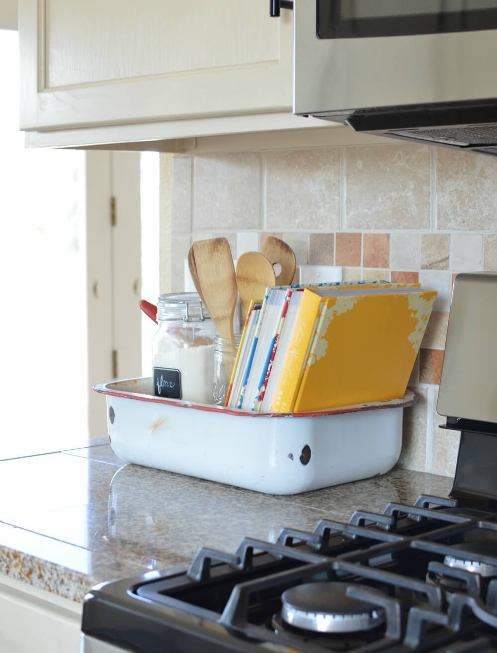2-28-kitchen-counter-top-organizing-ideas-homebnc