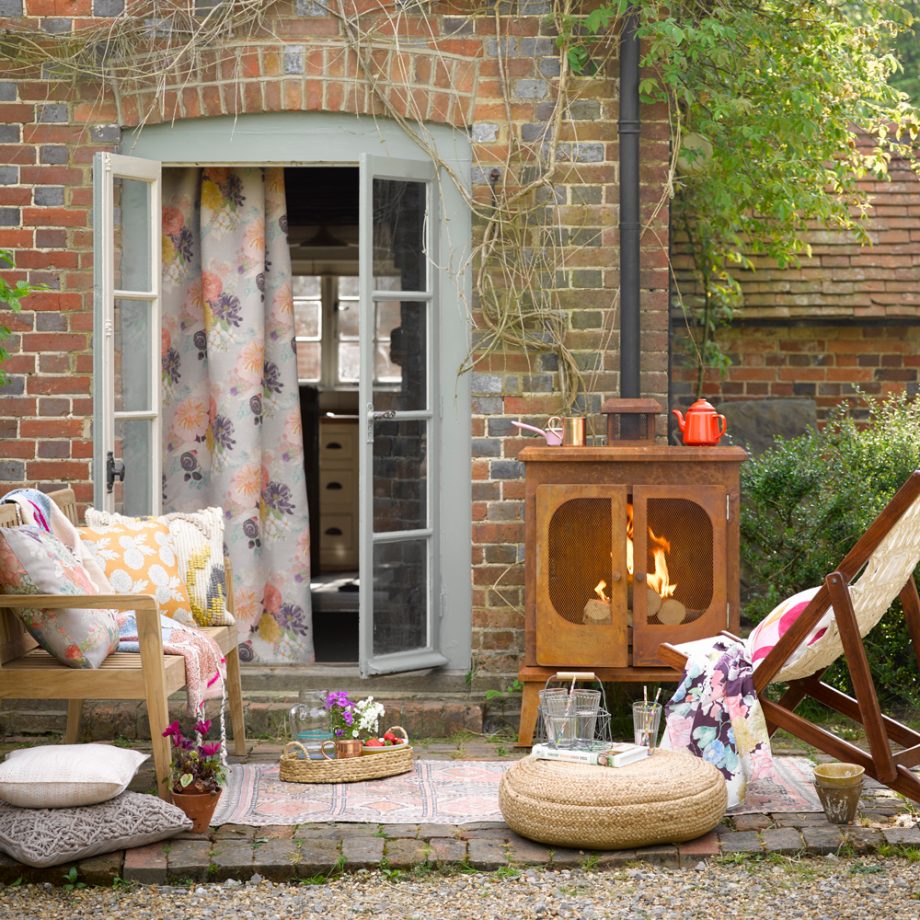 2-ideal-home-country-style-patio-920x920-1