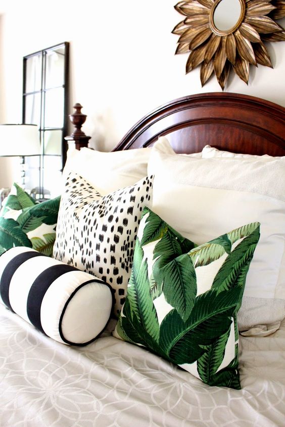 3-11-tropical-leaf-print-pillows-will-spruce-up-your-bedroom-and-make-it-summery