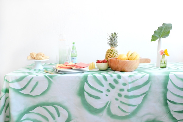 4-diy_tropical_leaf_tablecloth_5