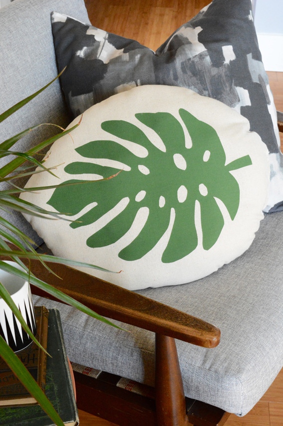 4-tropical_leaf_pillow_1a