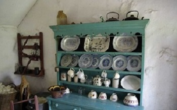 Gorgeous Blue Color Plate Racks Ideas That Give You A Calming And Noble Feeling