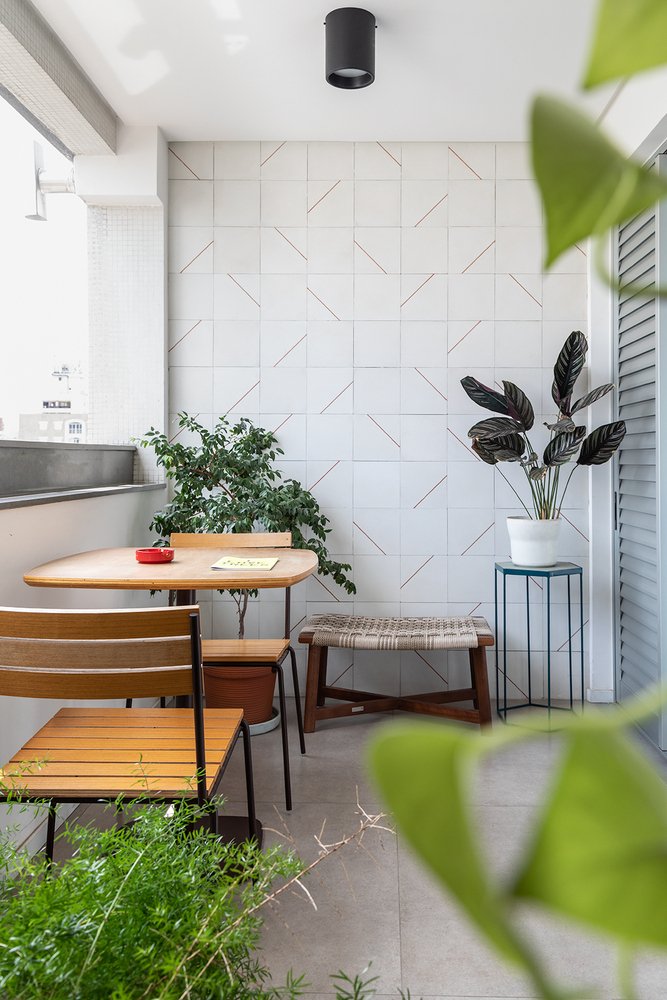 Apartment design with unusual colors and materials for a bold personality 6