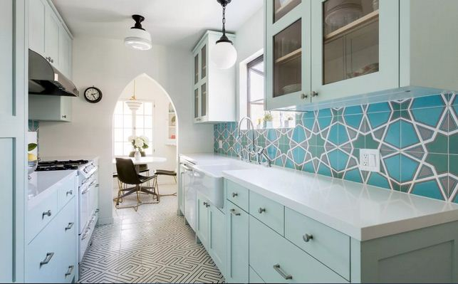 Bright and cheerful spanish kitchen style