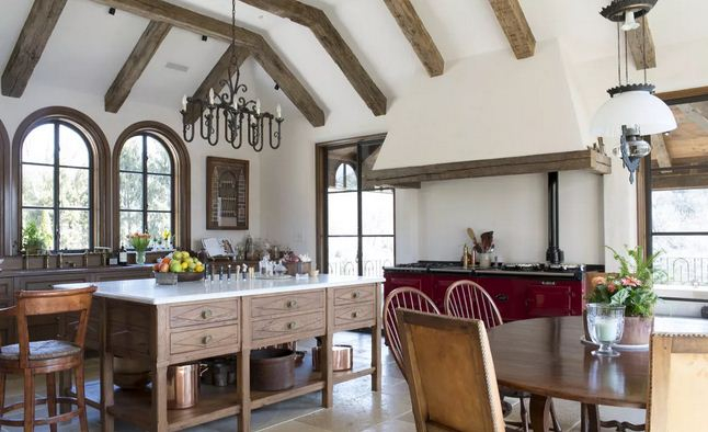 Casual spanish kitchen style