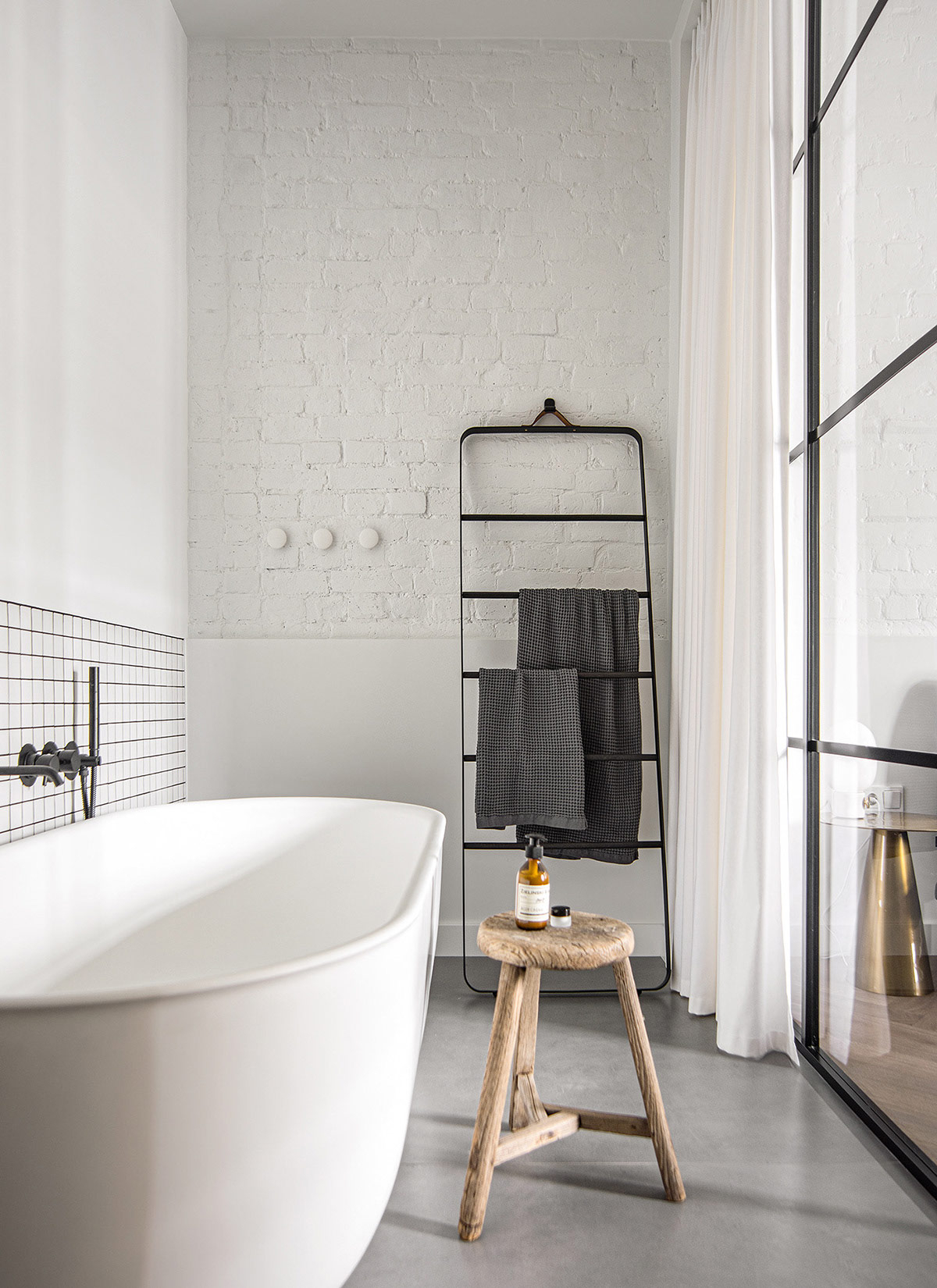 Gorgeous apartment with sleek interior that impressive for work-life balance 5
