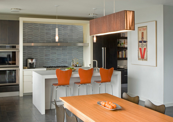 Kitchen with simple solid colors