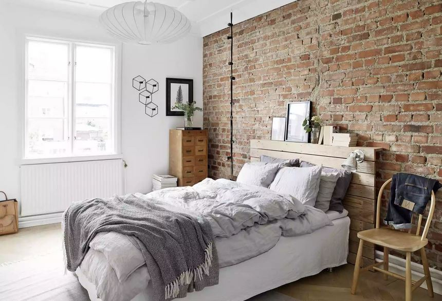 Natural wood and bricks bedroom