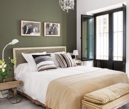 Small apartment interior design with interesting game of colors 4