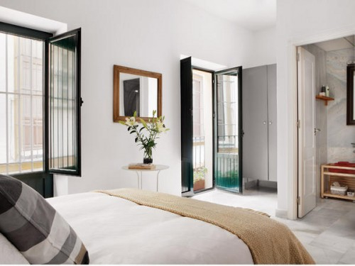 Small apartment interior design with interesting game of colors 5