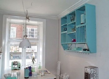 Gorgeous Blue Color Plate Racks Ideas That Give You A Calming And Noble Feeling