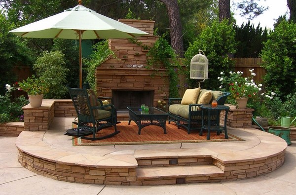 Garden-sun-protection-ideas-outdoor-umbrella-outdoor-stone-fireplace