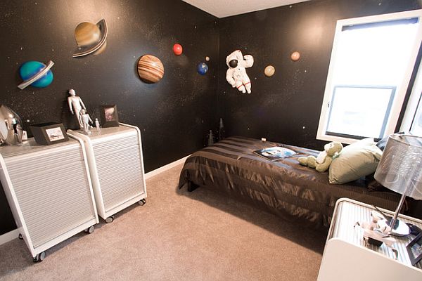 Kids-bedroom-with-space-theme