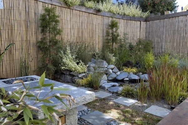Privacy-fence-screen-ideas-bamboo-garden-fence-patio-design-ideas