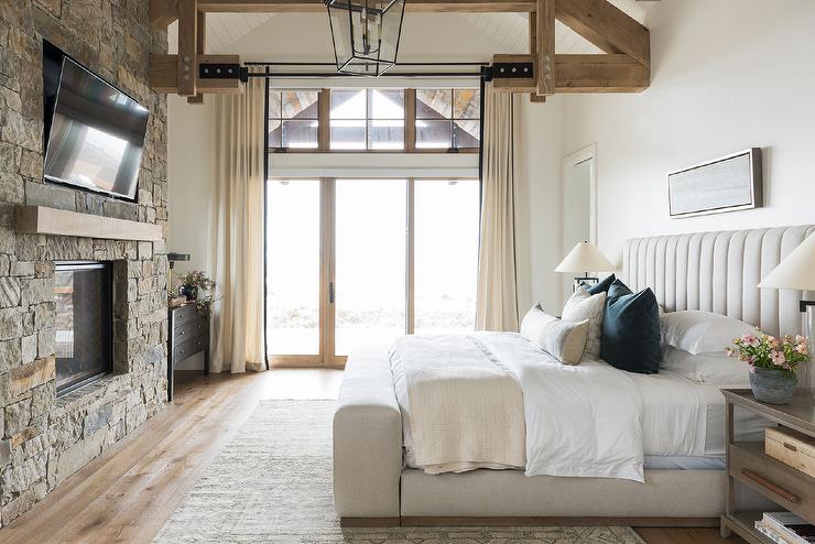 Rustic-bedroom-with-truss-ceiling