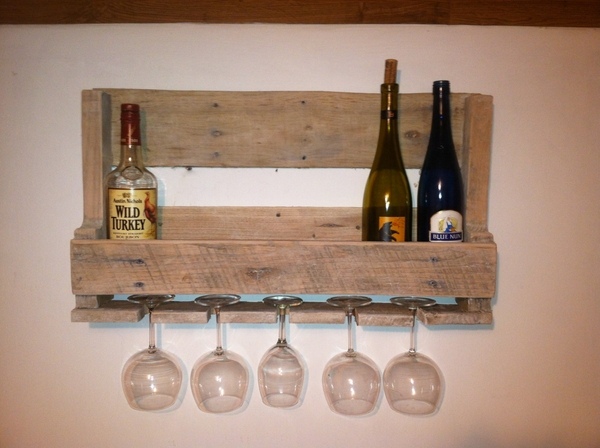 Small-wine-rack-pallet-wood-easy-diy-pallet-projects