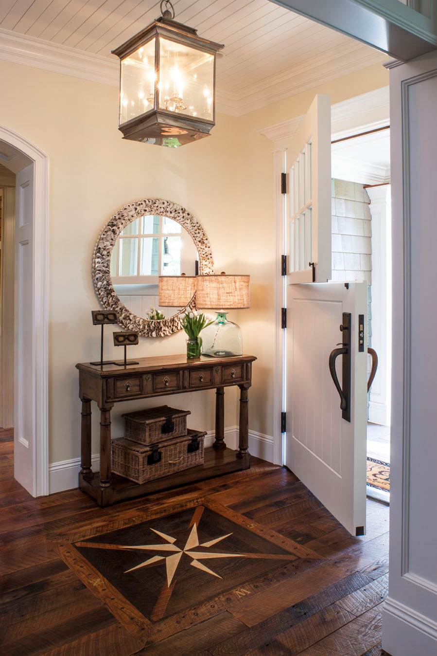 05-rustic-entryway-decorating-ideas-homebnc