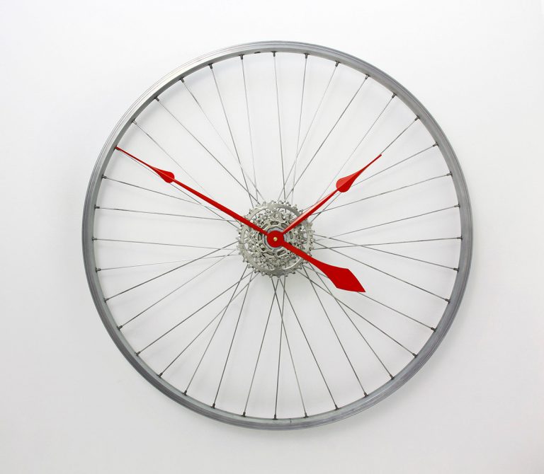 15-creative-handmade-wall-clock-designs-you-will-want-to-diy-4-768x670-1