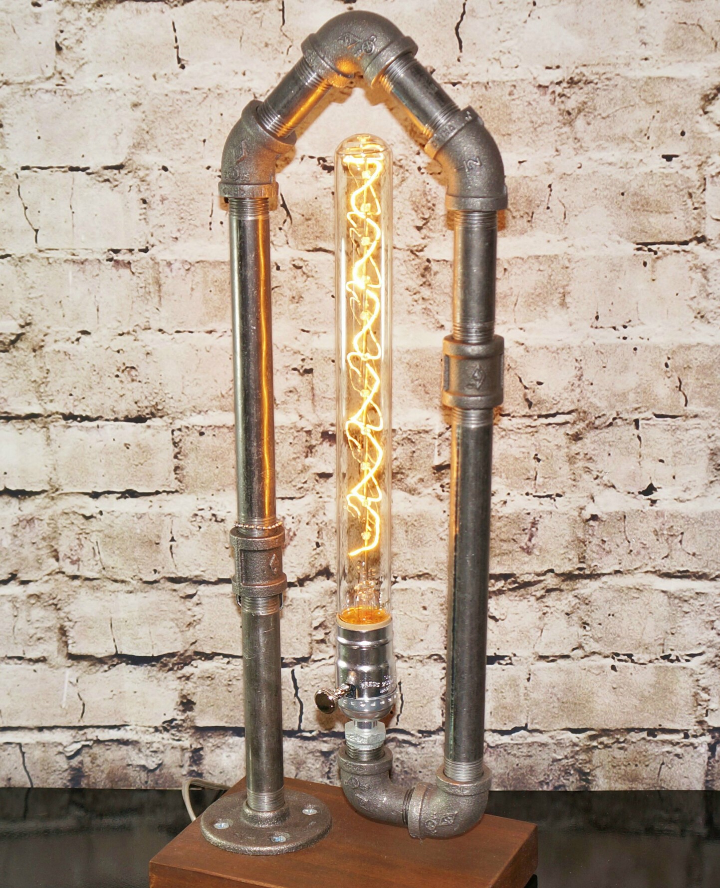 16-creative-handmade-industrial-lighting-ideas-for-your-interior-15-1453x2048-1