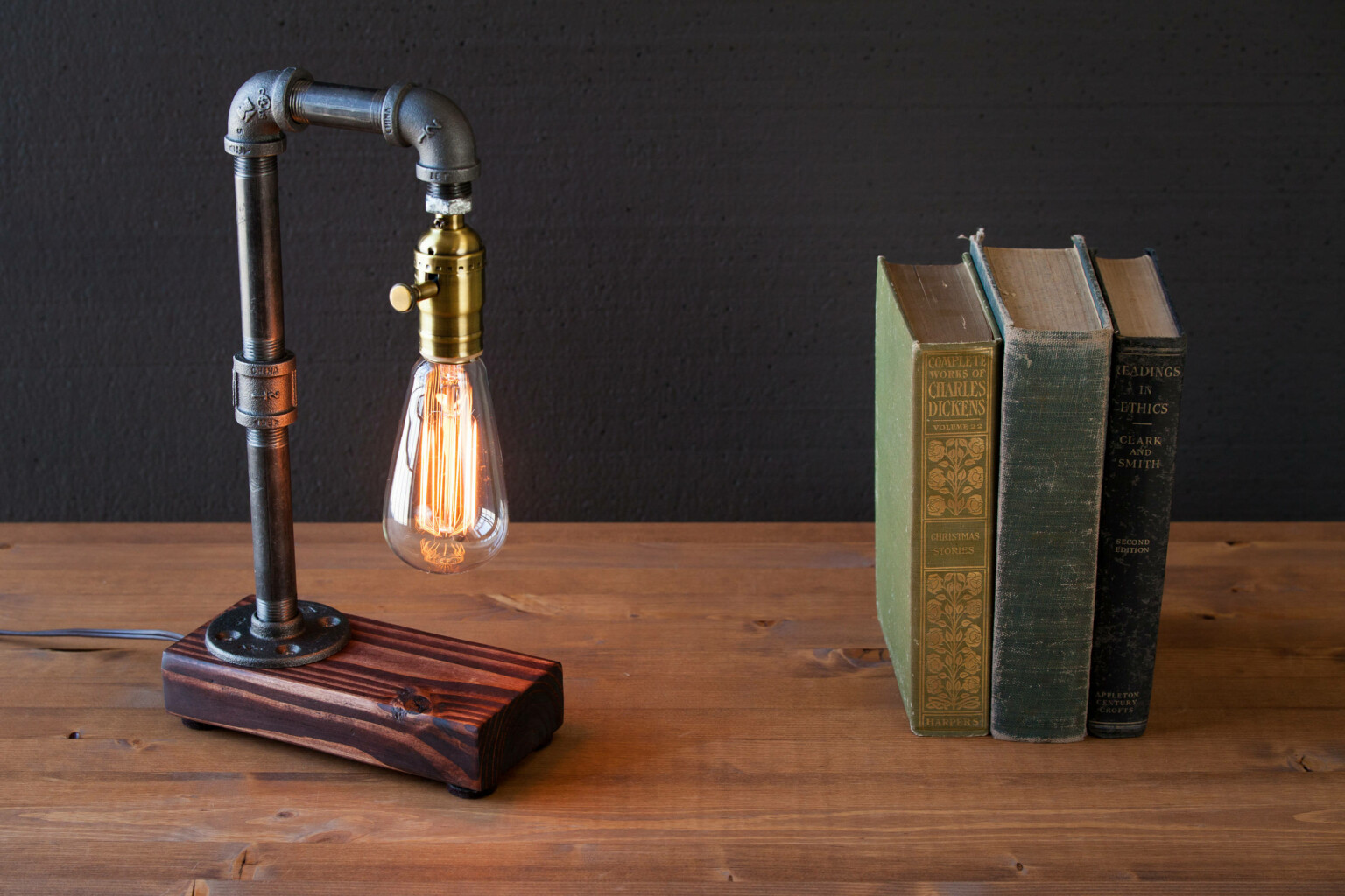 16-creative-handmade-industrial-lighting-ideas-for-your-interior-3-1536x1024-1