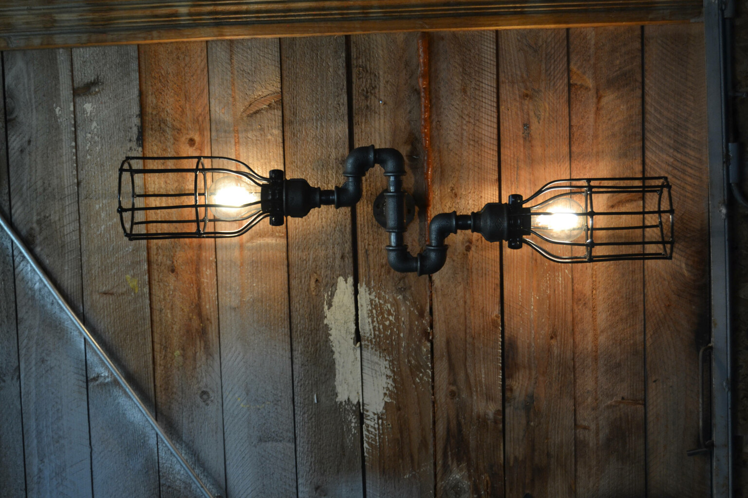 16-creative-handmade-industrial-lighting-ideas-for-your-interior-8-1536x1024-1